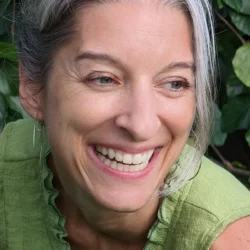 Robin Flanigan headshot credit Michelle Nicholson_square