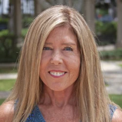 Amy Woods headshot_square